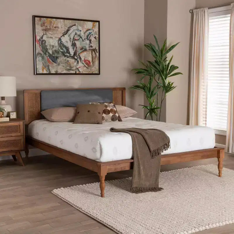 Lit plateforme en bois et tissu