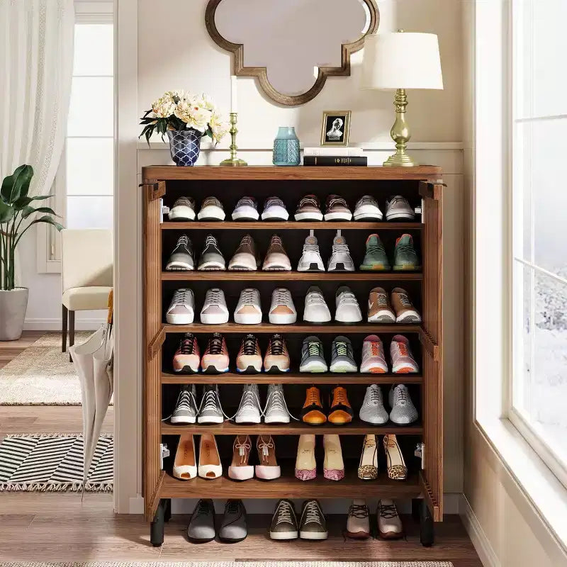 Meuble à chaussures à portes persiennes
